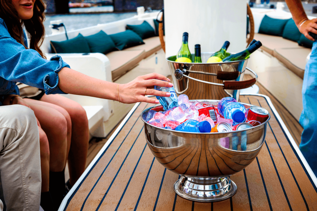 Open bar boat Amsterdam