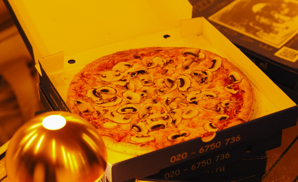 Pizza boat Amsterdam