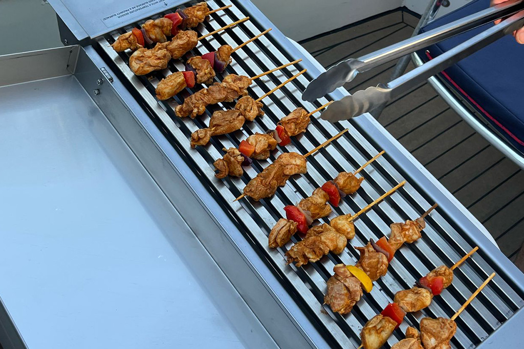 Barbecue boat Amsterdam