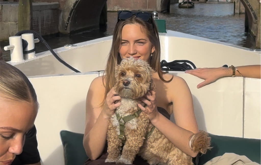 boot varen amsterdam hond