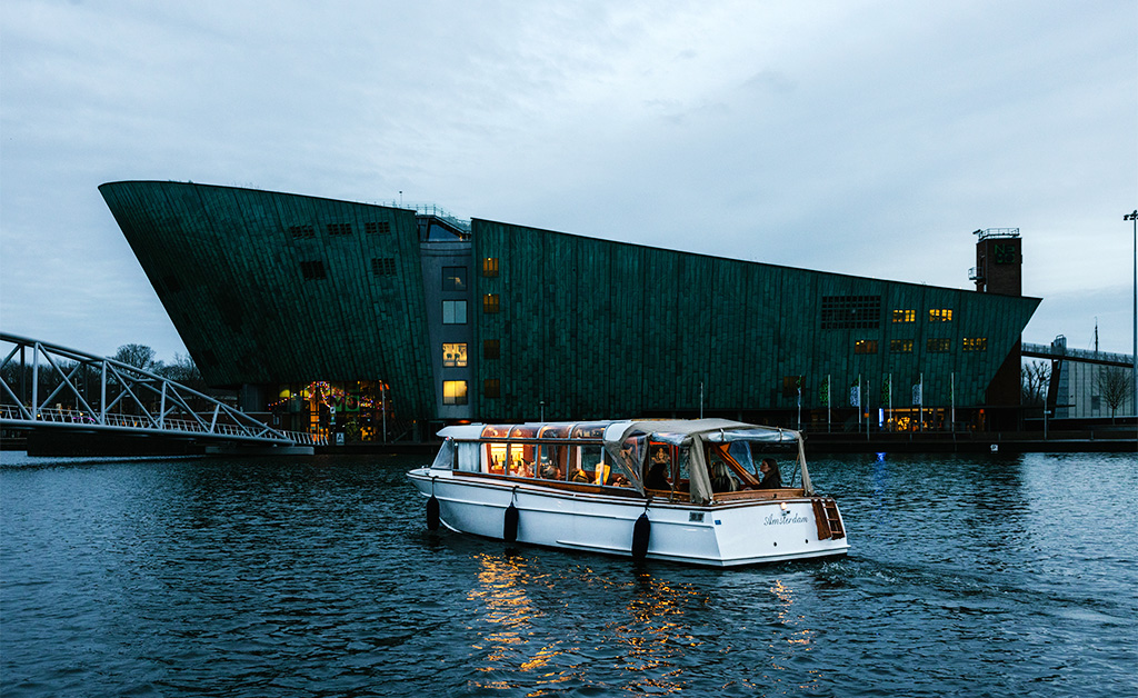 Rent a 12-person saloon boat in Amsterdam