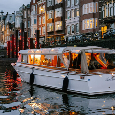 overdekte privé boot huren in amsterdam