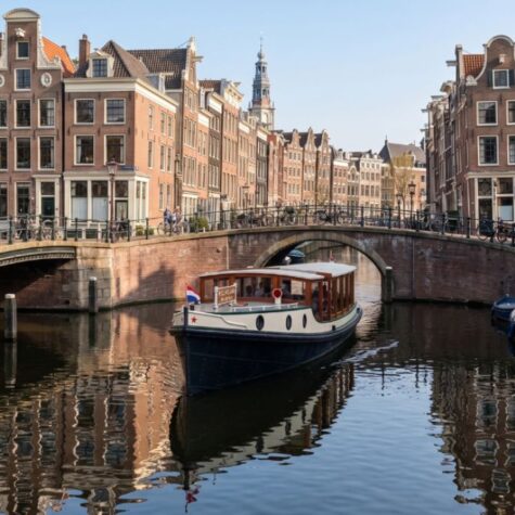 overdekte sloep huren amsterdam 50 personen