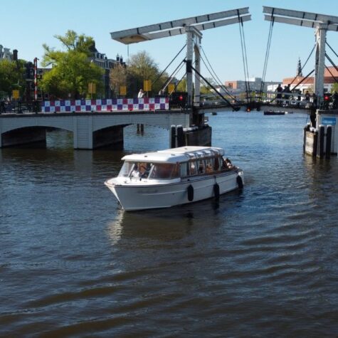 De Barbarella vaart door de Magre Brug