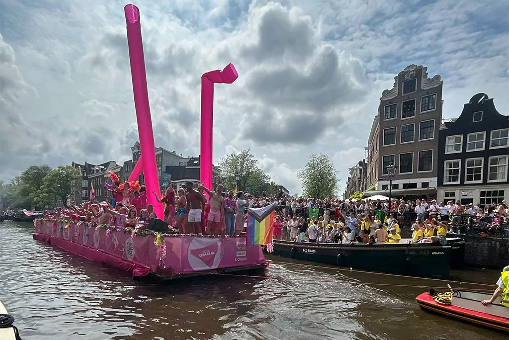 gay parade amsterdam