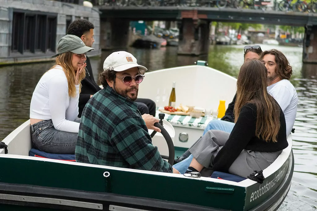 Rent a private self-drive boat