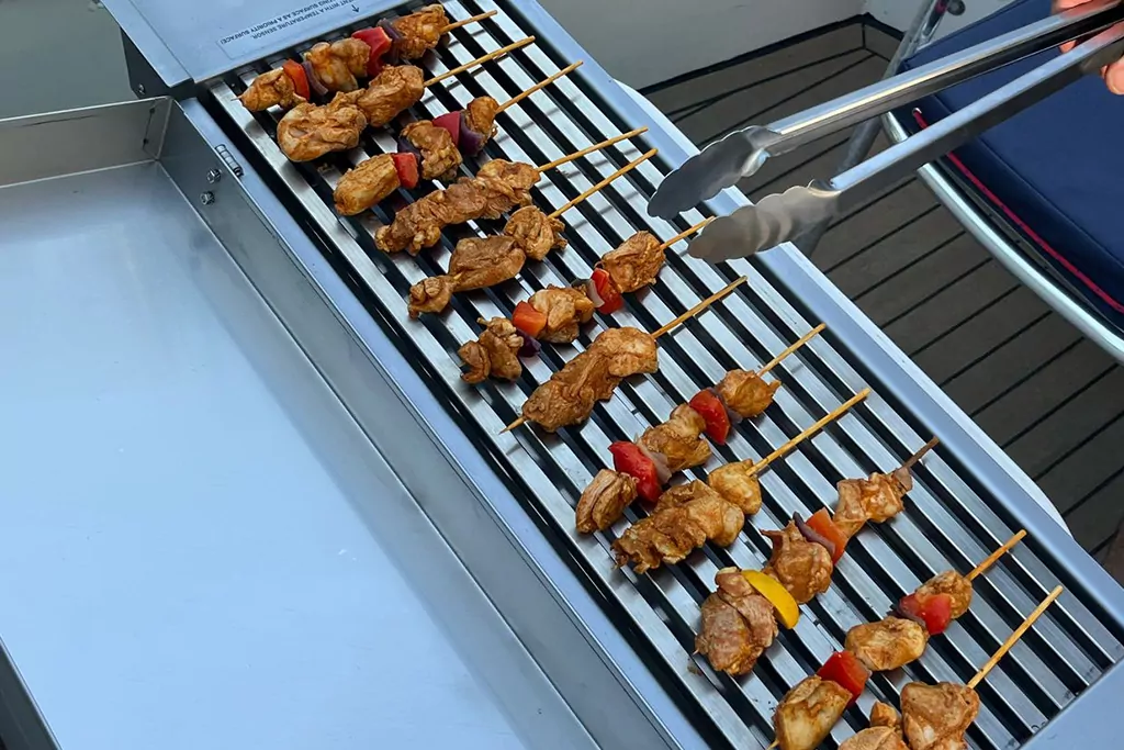 Barbecue boat Amsterdam