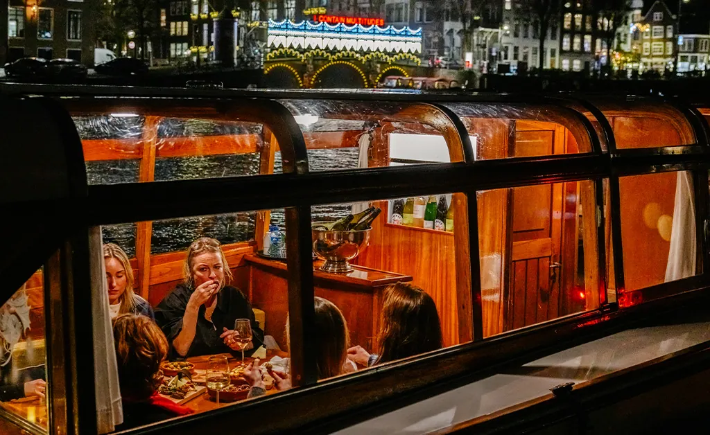 rent a covered boat in amsterdam