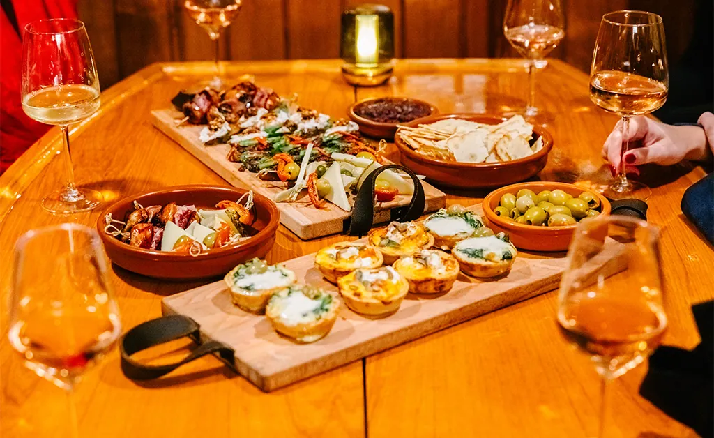 private boat 75 people amsterdam